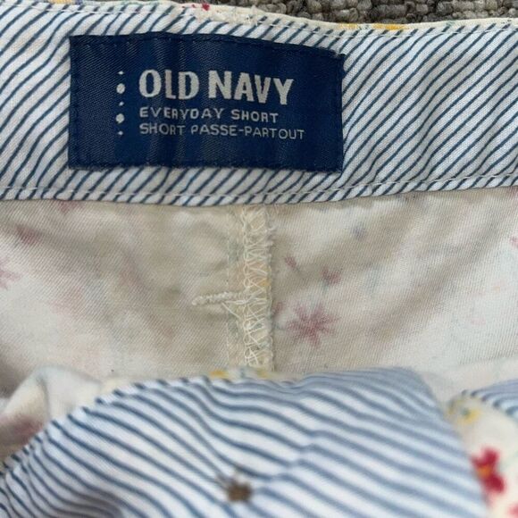 Old Navy Women’s Size 0 Everyday Chino Shorts White Multicolor Floral Cotton - Picture 3 of 8